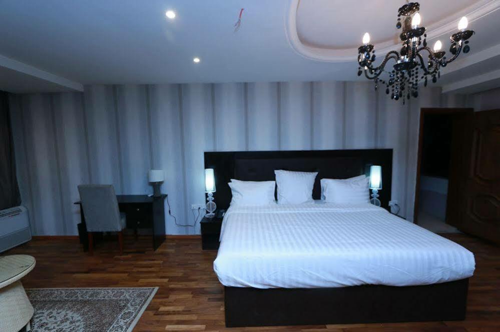 Tivoli Hotel Seafront Ikoyi Aliayabiagba Luaran gambar