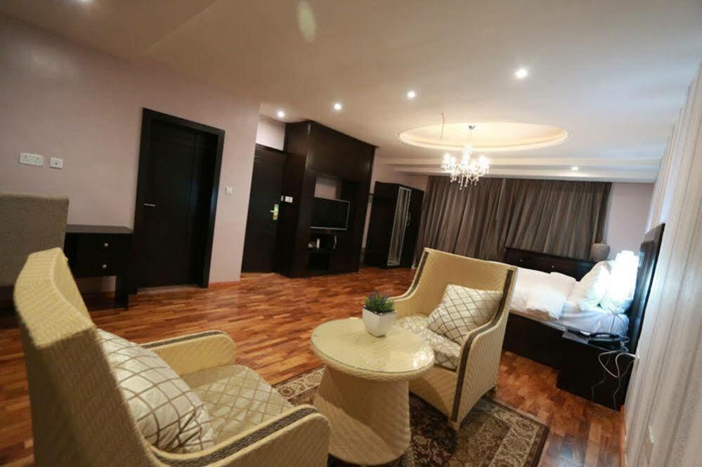 Tivoli Hotel Seafront Ikoyi Aliayabiagba Luaran gambar
